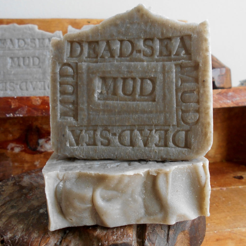 Dead Sea Mud reduces signs of aging, improves circulation, shrinks large pores, rinses away blackheads and helps clear acne