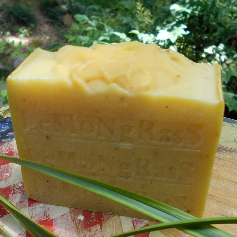 Deodorant Lemongrass soap acts as a natural deodorant and prevents the odor from the body.